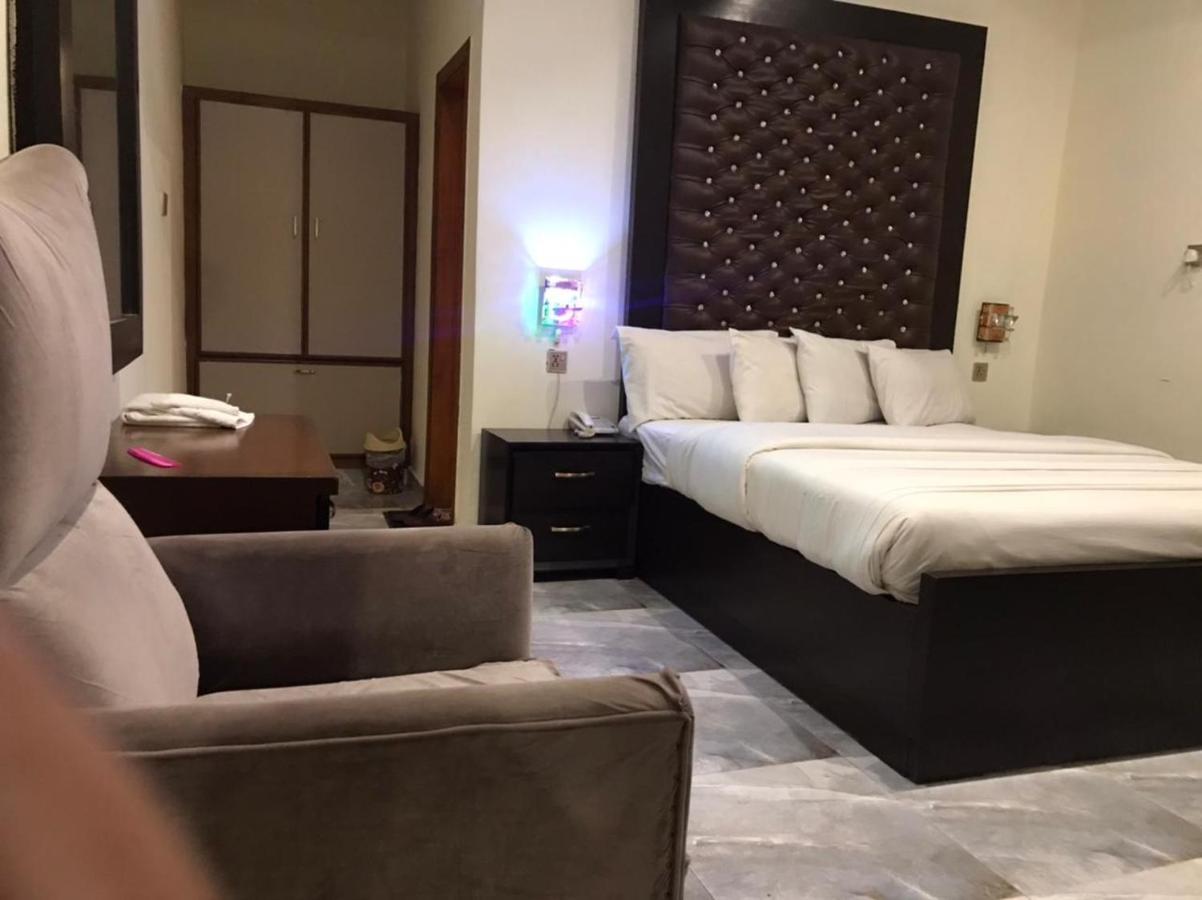 מולטאן Hotel S.R. Lounge מראה חיצוני תמונה