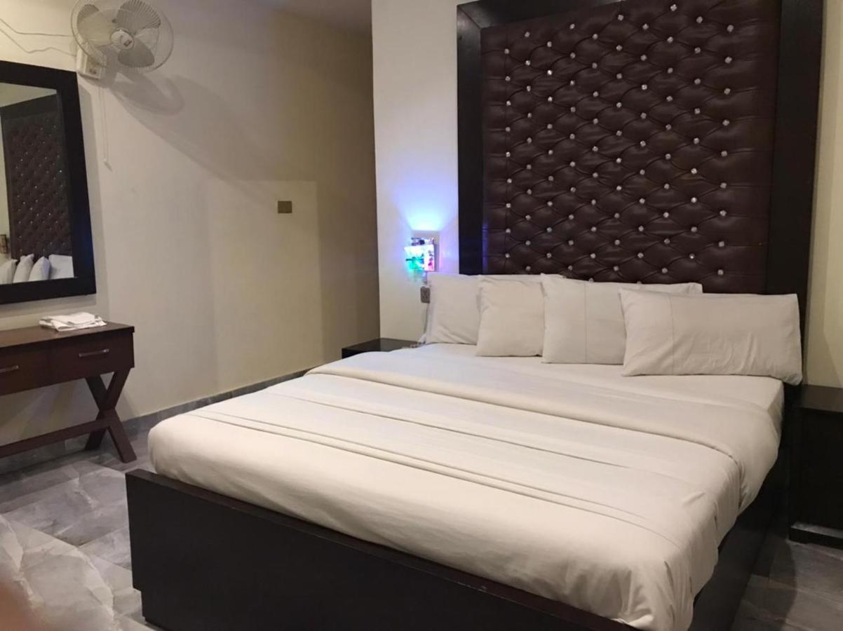 מולטאן Hotel S.R. Lounge מראה חיצוני תמונה