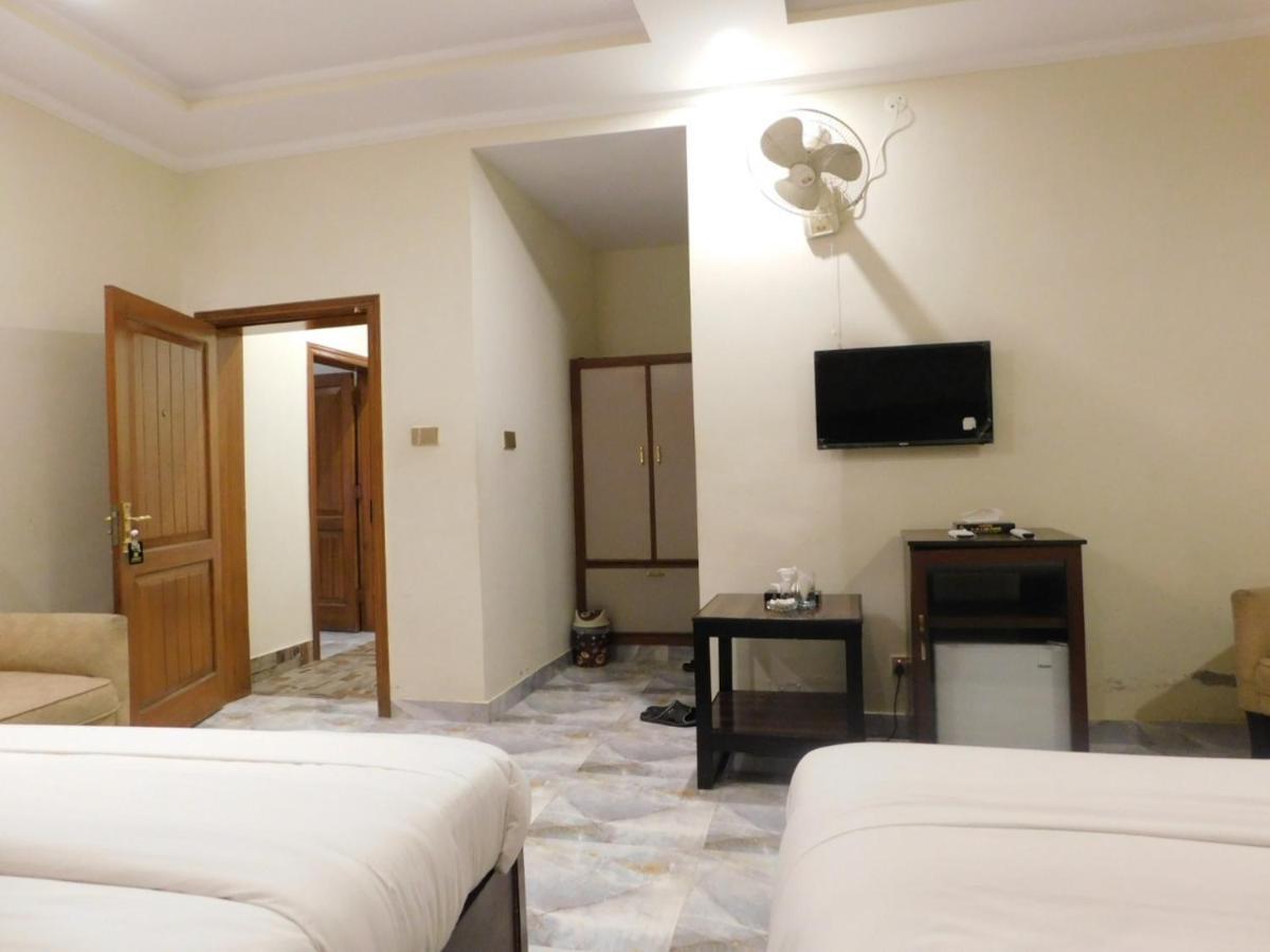 מולטאן Hotel S.R. Lounge מראה חיצוני תמונה