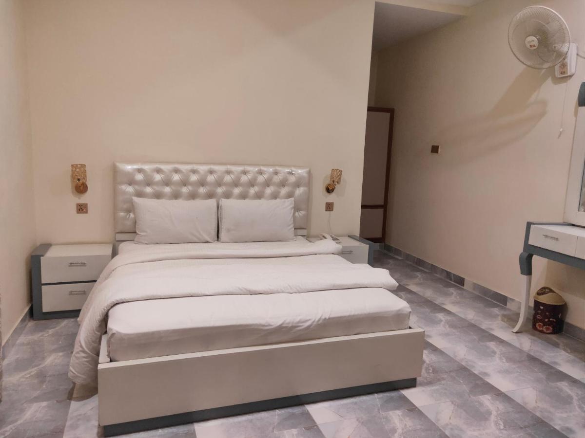 מולטאן Hotel S.R. Lounge מראה חיצוני תמונה
