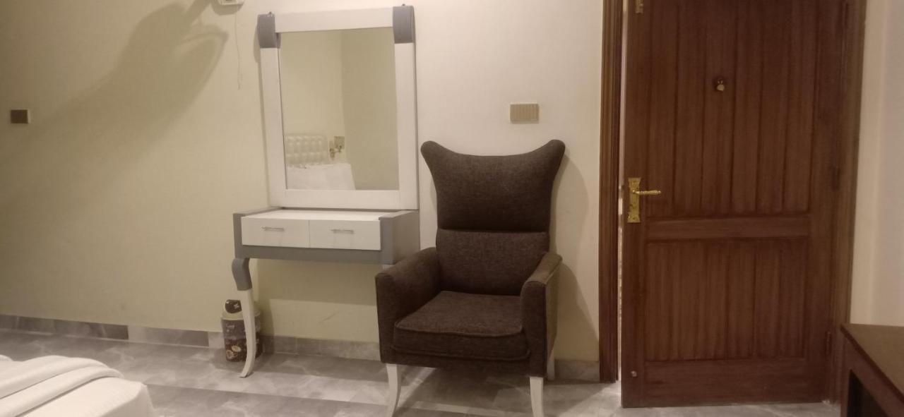 מולטאן Hotel S.R. Lounge מראה חיצוני תמונה