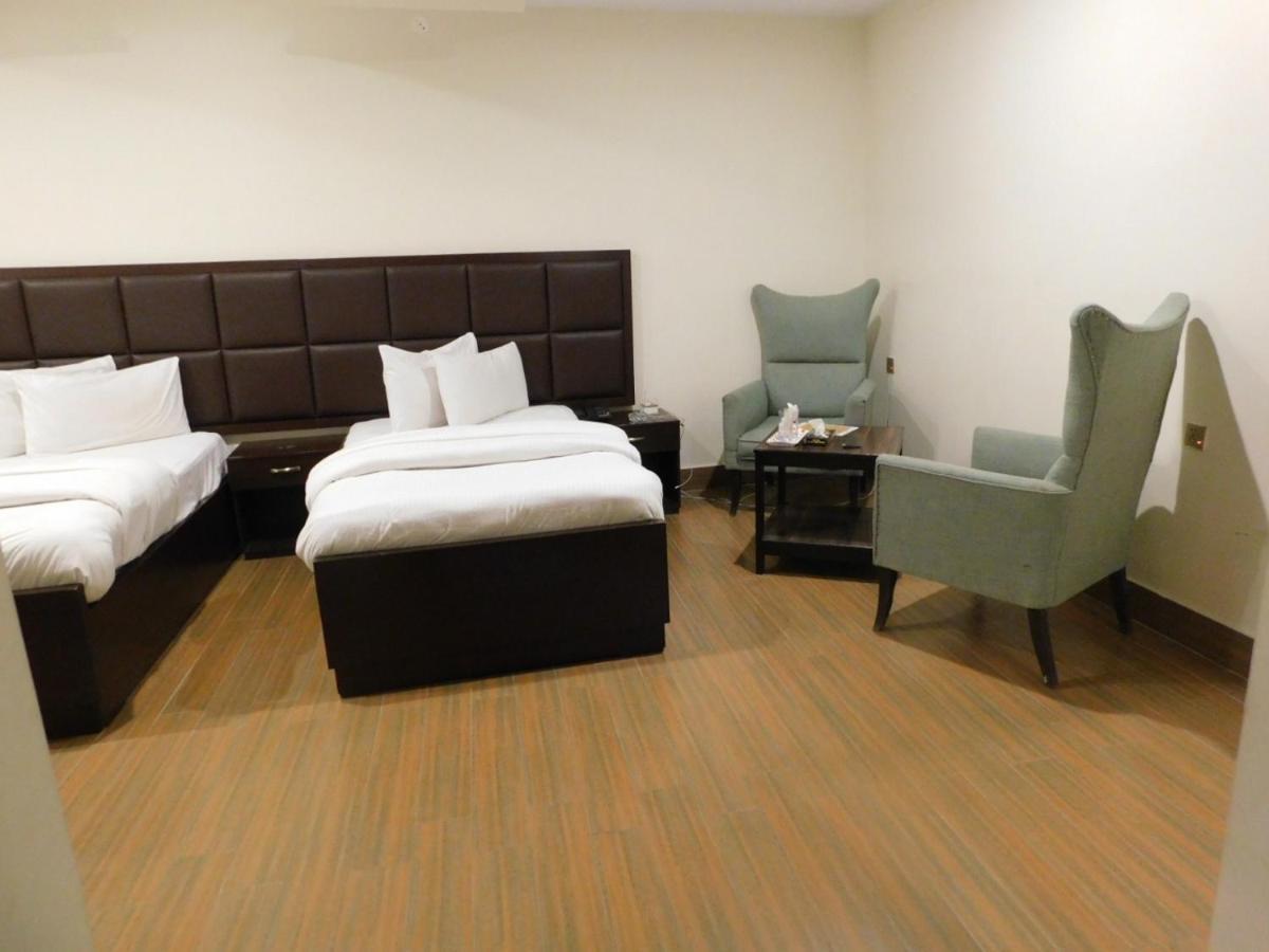 מולטאן Hotel S.R. Lounge מראה חיצוני תמונה