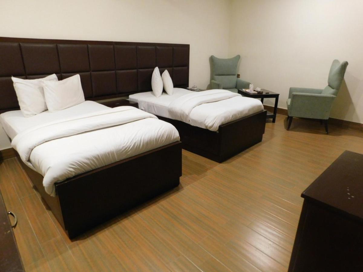 מולטאן Hotel S.R. Lounge מראה חיצוני תמונה